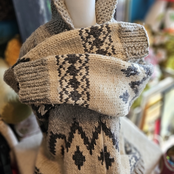 Vintage Cowichan Hand Knit Sweater - Picture 3 of 4